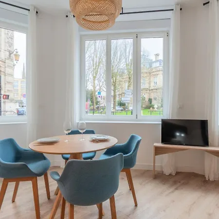 One Bedroom With Parking, Center *