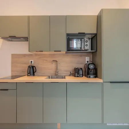 One Bedroom With Parking, Center