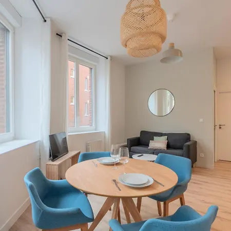One Bedroom With Parking, Center *